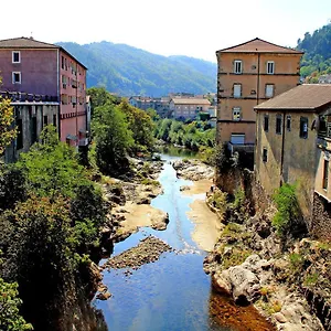 T2 40 M2 Premier étage Sans Ascenseur Les Bains Linge De Lit Et De Toilette Non Fournis , Vals-les-Bains France